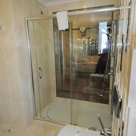 Gold City Premium Private Pool With Free Aqua Park Apartment *